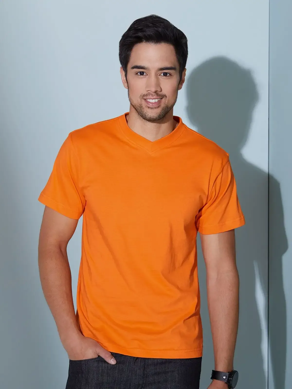 Maglietta comfort in single jersey e collo a v con elastan - James & Nicholson - JN003