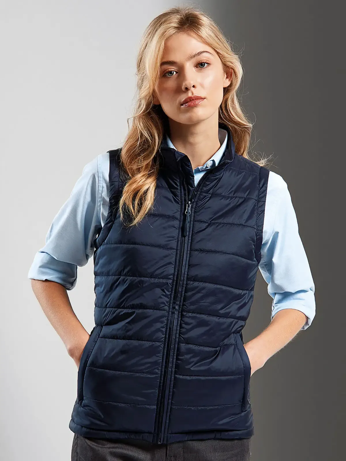 Gilet da donna imbottito e impermeabile con cuciture orizzontali - Premier - PR815