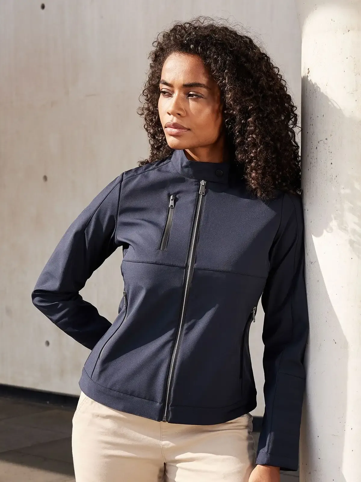 Giacca da donna softshell dal design sportivo - James & Nicholson - JN1315