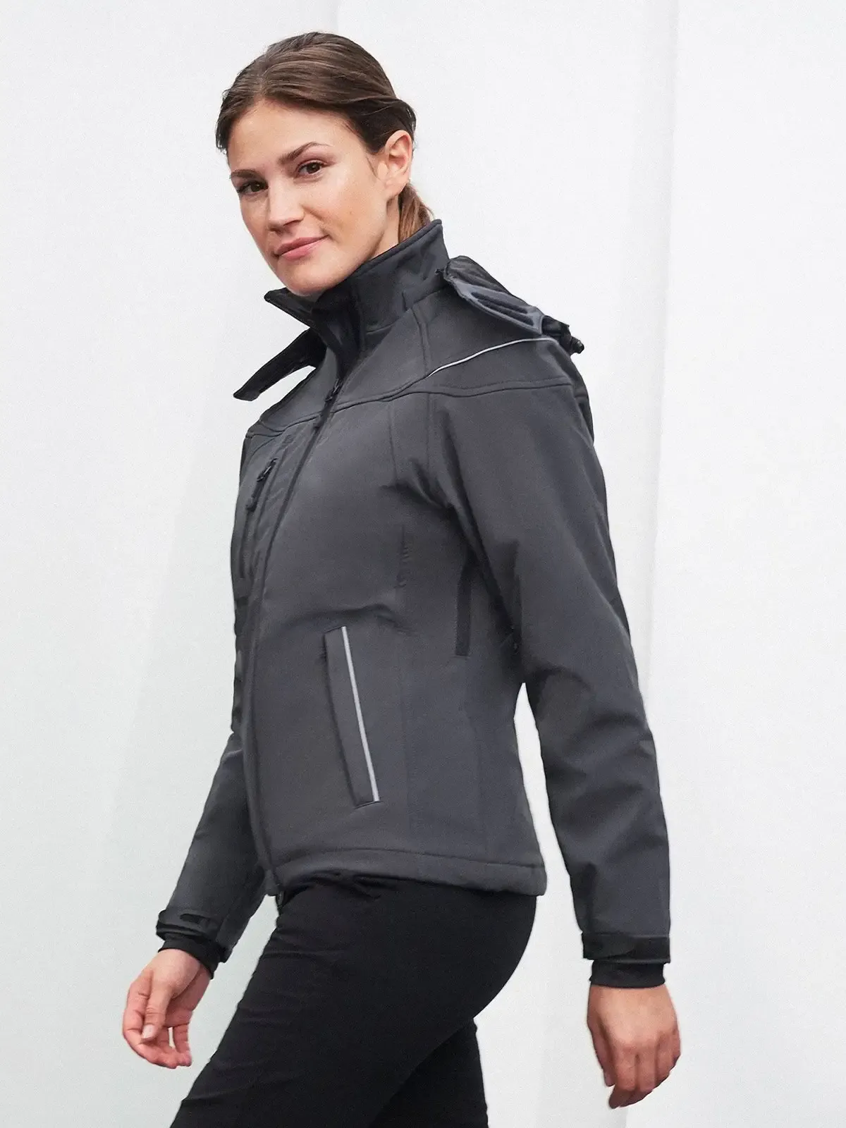 Giacca da donna invernale in softshell a 3 strati con membrana tpu - James & Nicholson - JN1001