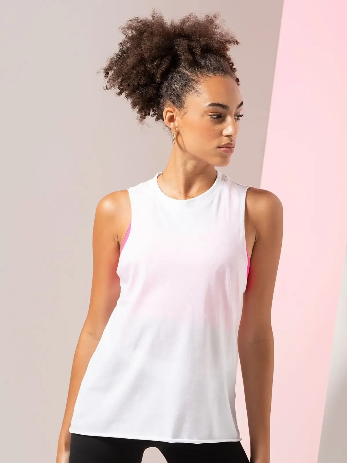 Canottiera da donna con girocollo elasticizzato in costina - Skinnifit - SKSK232