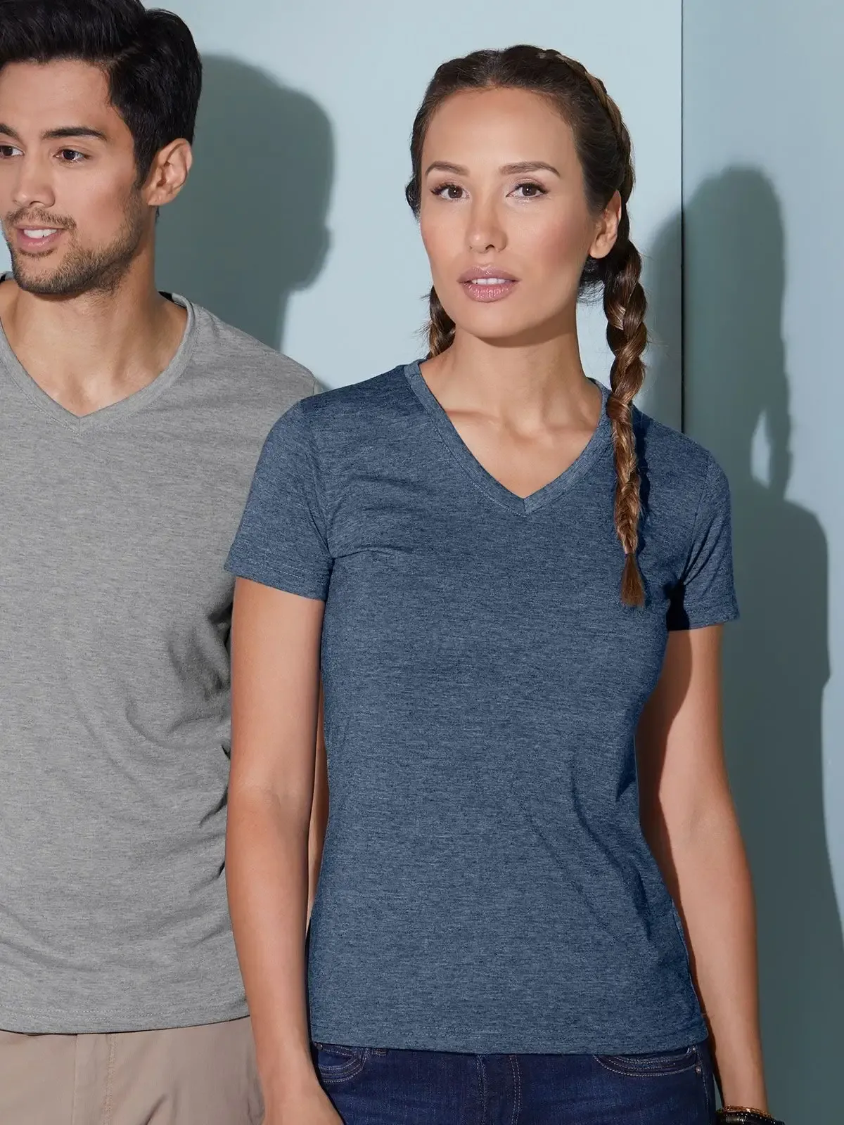 T-shirt da donna alla moda con scollatura a v in melange - James & Nicholson - JN973